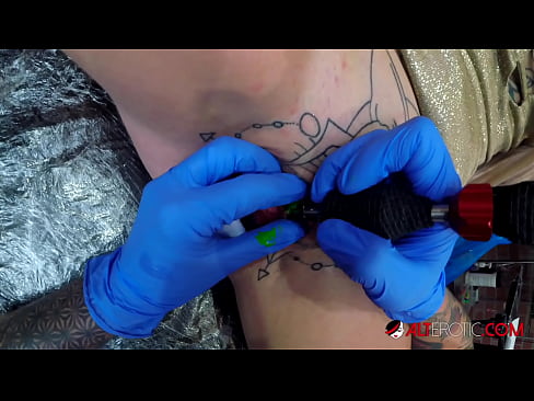 ❤️ Extrem tätowierte Hottie Sully Savage hat ein Tattoo auf ihrer Klitoris Beautiful porn bei de.courseclass.ru ❤